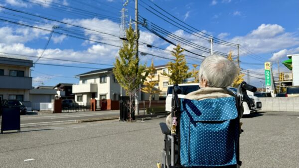 陽だまりで、充電中
