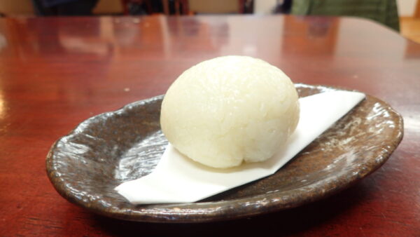 誰が桜餅はピンク色と言ったのか！？