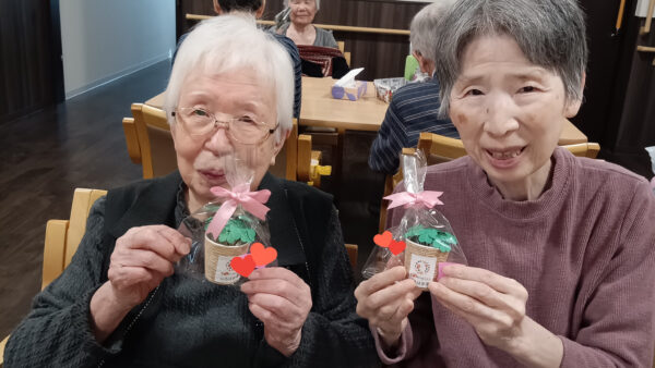 ハンドメイド「クローバーバスケット作り」
